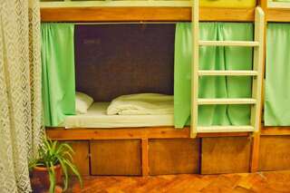 Гостиница Ticket to Train Design Hostel Санкт-Петербург Двухъярусная кровать в общем номере для женщин-2