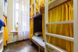 Гостиница Ticket to Train Design Hostel Санкт-Петербург Кровать в общем номере для мужчин и женщин с 10 кроватями-1