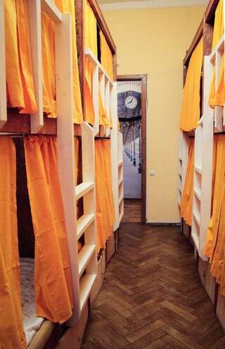 Гостиница Ticket to Train Design Hostel Санкт-Петербург Кровать в общем номере для мужчин и женщин с 10 кроватями-2
